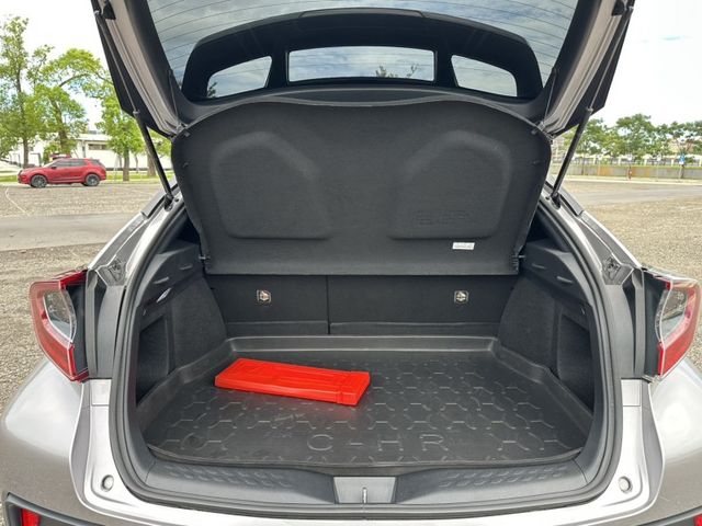 Toyota C-HR  第9張相片