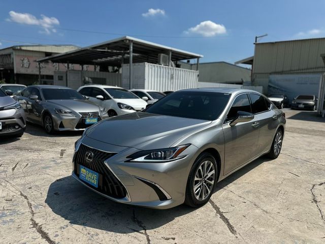 Lexus ES  第1張相片