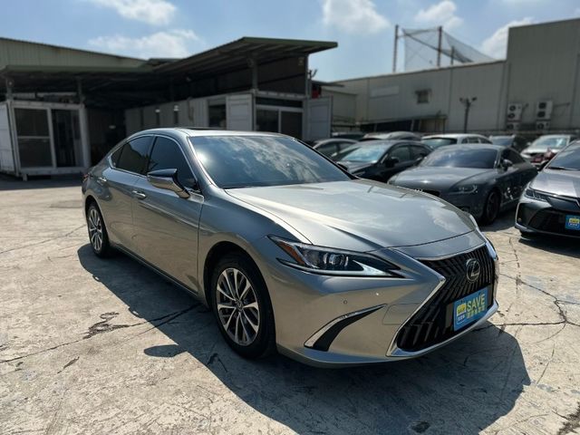 Lexus ES  第2張相片