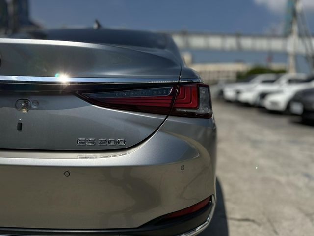 Lexus ES  第7張相片
