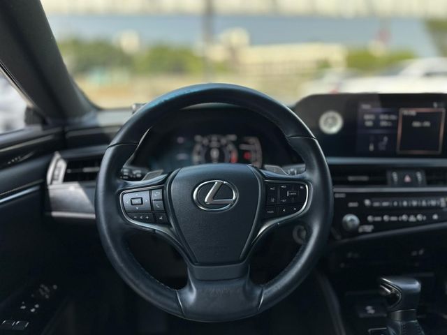 Lexus ES  第9張相片