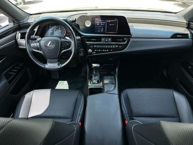 Lexus ES  第15張相片