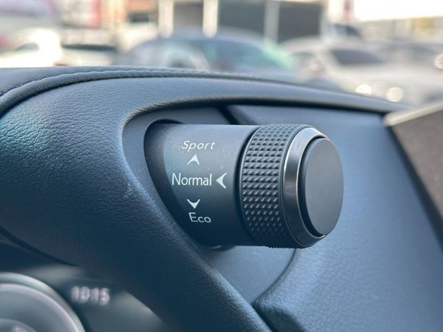 Lexus ES  第7張相片