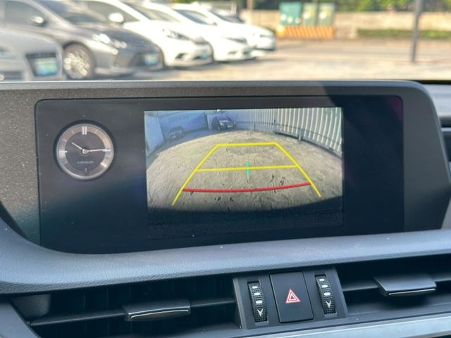 Lexus ES  第15張相片