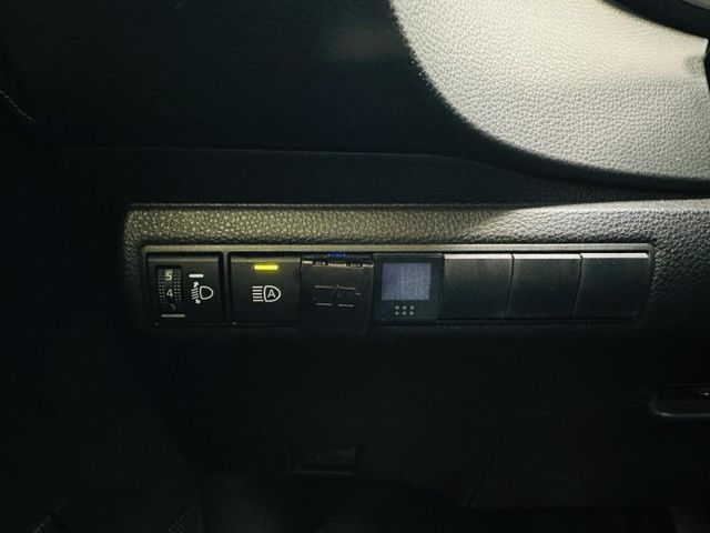 Toyota Auris  第13張相片