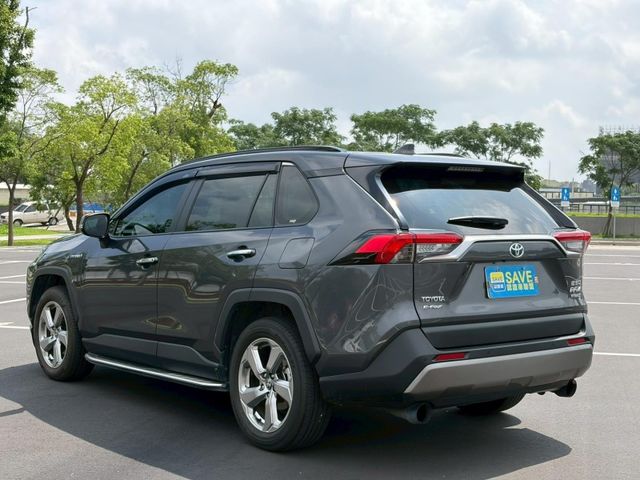Toyota RAV4  第8張相片