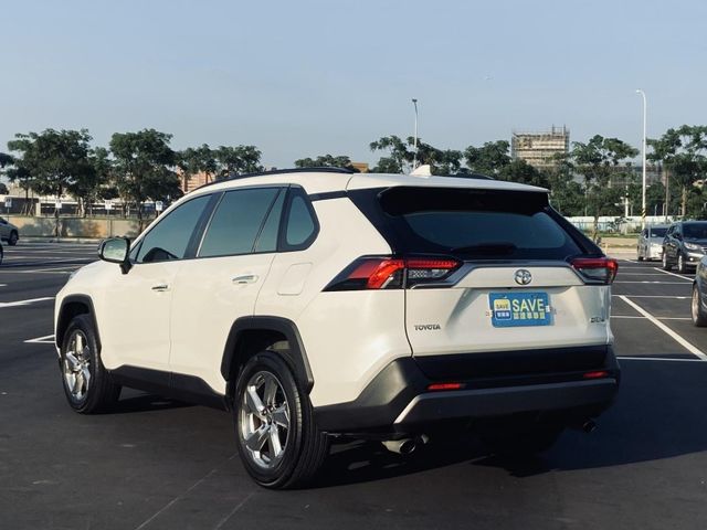 Toyota RAV4  第7張相片