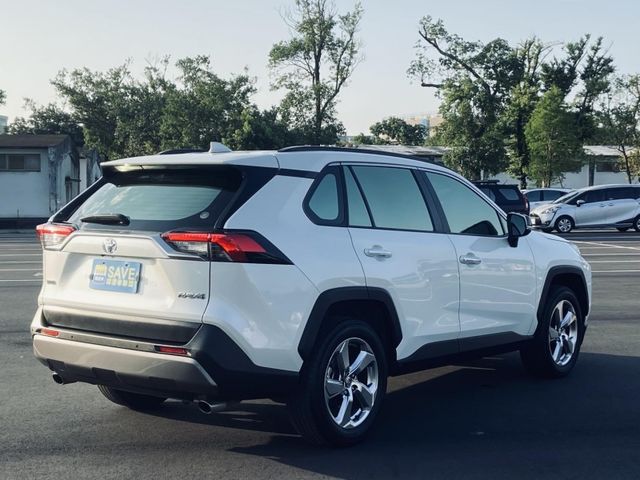 Toyota RAV4  第8張相片