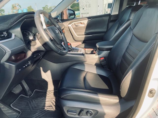 Toyota RAV4  第11張相片