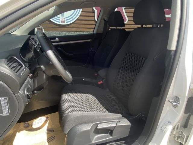 一手車 鈑件原 車況優 里程保證 實跑七萬多公里 少跑里程 小引擎大馬力 加長版 認證車 可貸款 優質原裝進口旅行式車款  第13張相片