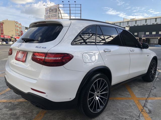 一手車 里程保證 鈑件原 中華賓士總代理 9速手自排變速系統 雙渦輪增壓 配備齊全 認證車 有保固 可貸款  第5張相片