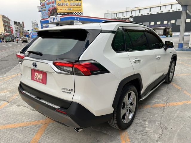 Hybrid旗艦版 油電混合 鈑件原 4WD 里程保證 免鑰匙啟動車門鎖 ACC環景 電動尾門 全景天窗 認證車  第3張相片