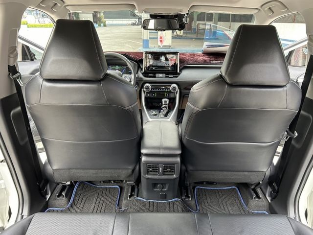 Hybrid旗艦版 油電混合 鈑件原 4WD 里程保證 免鑰匙啟動車門鎖 ACC環景 電動尾門 全景天窗 認證車  第11張相片