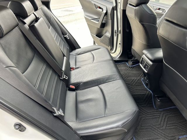 Hybrid旗艦版 油電混合 鈑件原 4WD 里程保證 免鑰匙啟動車門鎖 ACC環景 電動尾門 全景天窗 認證車  第13張相片
