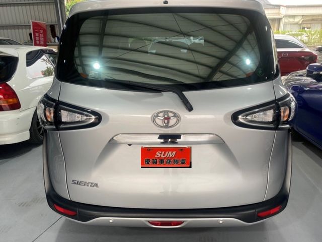 7人座豪華版 里程保證 免鑰匙啟動車門鎖 八安全氣囊 電動折疊後視鏡 ISOFIX  胎壓監控 認證車 有保固 可貸款  第5張相片