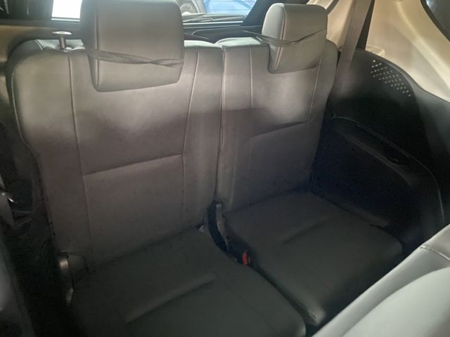 7人座豪華版 里程保證 免鑰匙啟動車門鎖 八安全氣囊 電動折疊後視鏡 ISOFIX  胎壓監控 認證車 有保固 可貸款  第13張相片