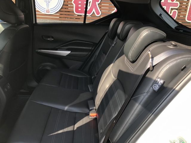 頂規特仕版 原鈑件 原漆  選配原廠隔音加強版 外加影音升級  車頂選色 里程保證 省油 認證車 原廠保固中 可貸款  第16張相片