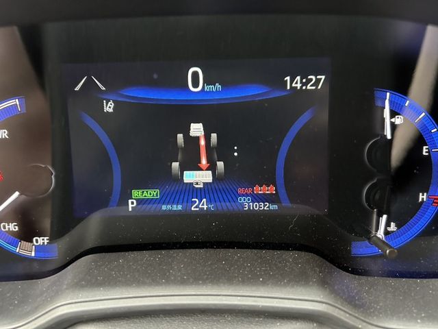 油電豪華版 原鈑件 里程保證 只跑3萬多公里 低里程 免鑰匙啟動車門鎖 ACC跟車 AEB自動緊急煞車 衛星導航 認證車  第6張相片