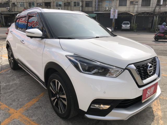 頂級版 一手車 鈑件原 里程保證 空力套件 車頂行李架 環景 免鑰匙啟動車門鎖 車道偏離警示 自動緊急煞車 認證車有保固  第3張相片