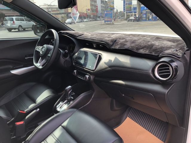 頂級版 一手車 鈑件原 里程保證 空力套件 車頂行李架 環景 免鑰匙啟動車門鎖 車道偏離警示 自動緊急煞車 認證車有保固  第9張相片