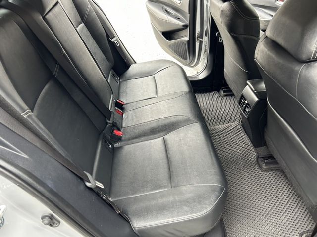 尊爵版 輕油電 只跑5萬多公里 低里程  里程保證 ACC 跟車 免持鑰匙啟動 7安 盲點偵測警示系統 認證車 可貸款  第13張相片