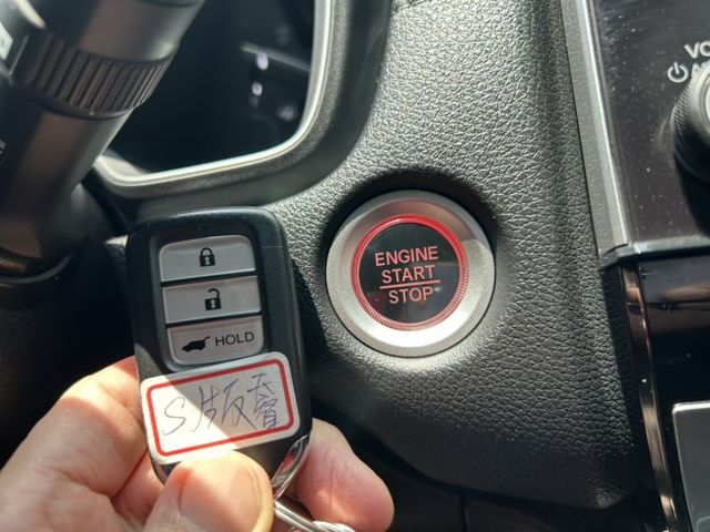 一手車 鈑件原 頂級配備 渦輪增壓 低里程 僅跑3萬多公里 里程保證 全景天窗 盲點 跟車 道路偏移  第8張相片