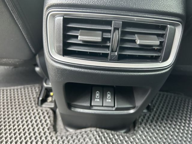一手車 鈑件原 頂級配備 渦輪增壓 低里程 僅跑3萬多公里 里程保證 全景天窗 盲點 跟車 道路偏移  第9張相片