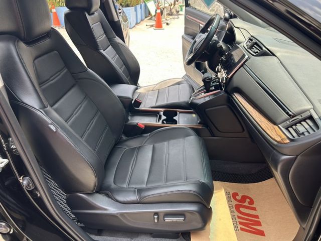 一手車 鈑件原 頂級配備 渦輪增壓 低里程 僅跑3萬多公里 里程保證 全景天窗 盲點 跟車 道路偏移  第14張相片