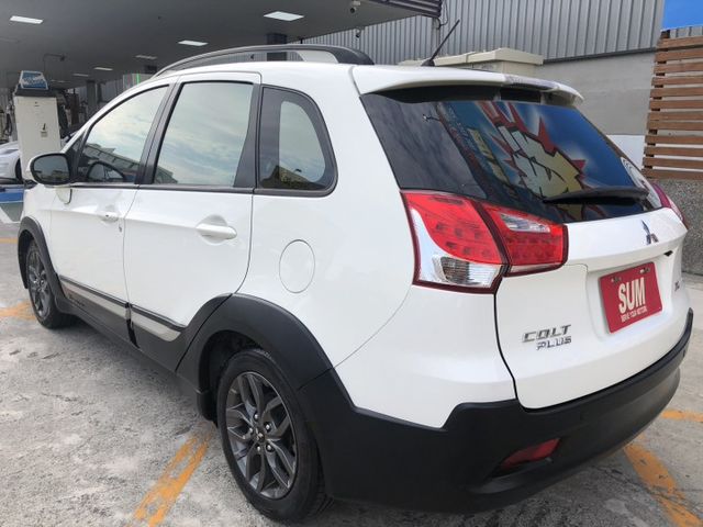 一手車 X-Sports版 里程保證 只跑9萬多公里 高C/P值的內裝 高IQ感應鑰匙 Push Start 電動尾門  第6張相片