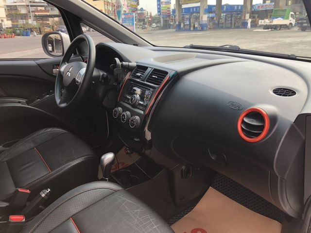 一手車 X-Sports版 里程保證 只跑9萬多公里 高C/P值的內裝 高IQ感應鑰匙 Push Start 電動尾門  第7張相片