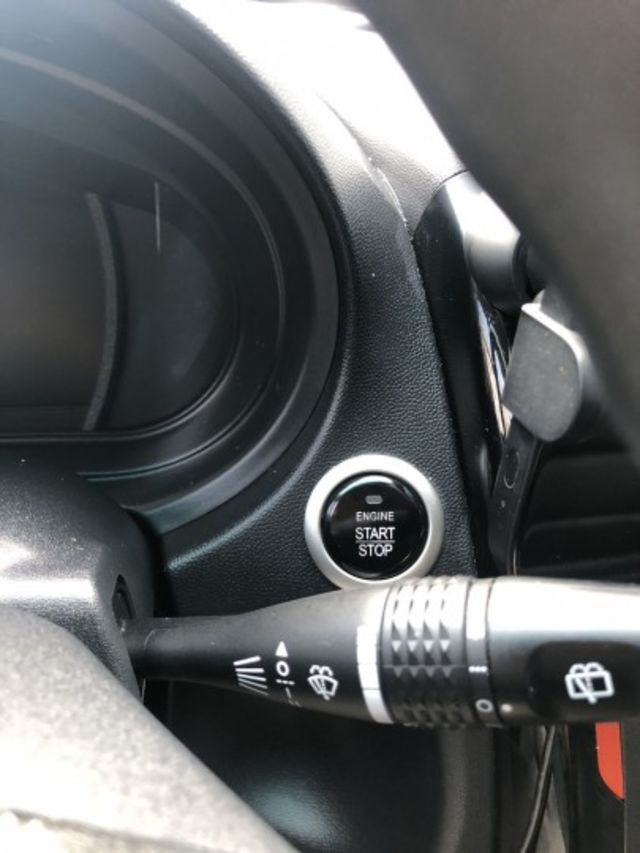 一手車 X-Sports版 里程保證 只跑9萬多公里 高C/P值的內裝 高IQ感應鑰匙 Push Start 電動尾門  第9張相片
