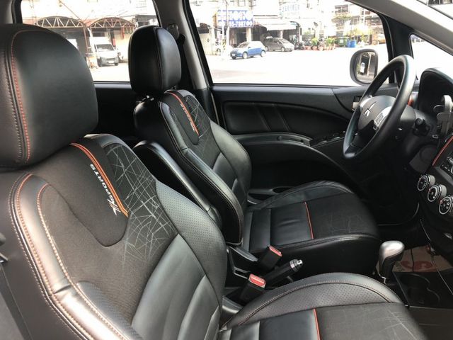 一手車 X-Sports版 里程保證 只跑9萬多公里 高C/P值的內裝 高IQ感應鑰匙 Push Start 電動尾門  第11張相片
