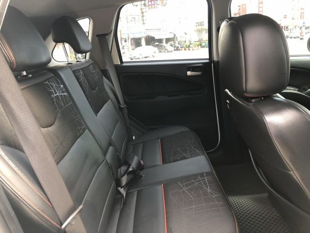 一手車 X-Sports版 里程保證 只跑9萬多公里 高C/P值的內裝 高IQ感應鑰匙 Push Start 電動尾門  第12張相片