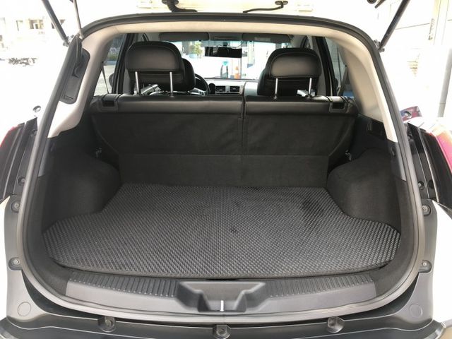 一手車 X-Sports版 里程保證 只跑9萬多公里 高C/P值的內裝 高IQ感應鑰匙 Push Start 電動尾門  第16張相片
