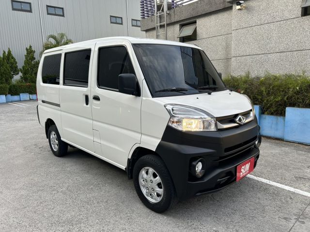 自排 鈑件原 僅跑4萬多 里程保證 方向盤快控鍵 定速 盲點偵測  ISOFIX 倒車雷達 五人座椅認證車 原廠保固中  第2張相片