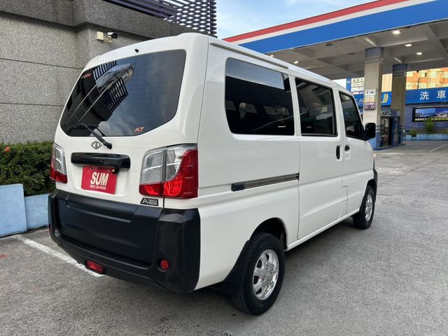 自排 鈑件原 僅跑4萬多 里程保證 方向盤快控鍵 定速 盲點偵測  ISOFIX 倒車雷達 五人座椅認證車 原廠保固中  第3張相片