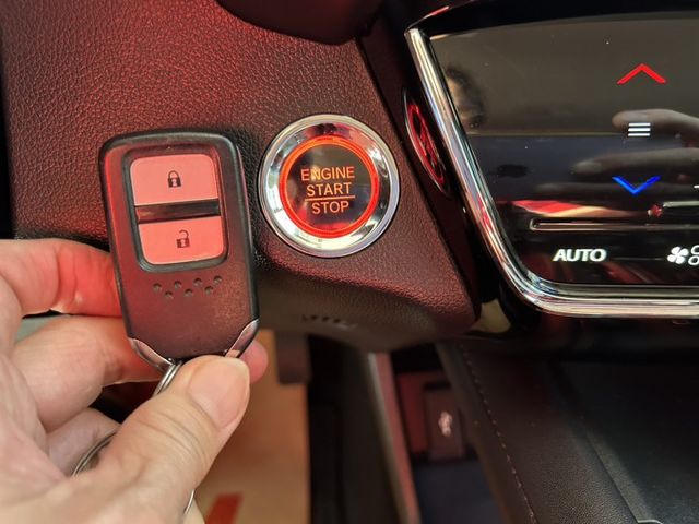 VTi-S 鈑件原 僅跑4萬多 里程保證  I-KEY 方向盤快撥鍵 定速 換檔快撥片 恆溫 藍芽 認證車有保固可貸款  第8張相片