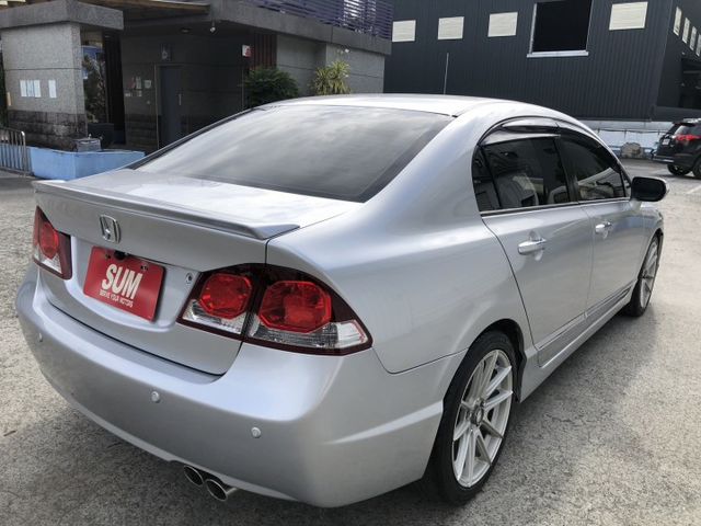 里程保證  安卓影音系統 有恆溫   HID頭燈 電動天窗 里程電腦   換檔快撥鍵 方向盤快控鍵 認證車 可貸款  第4張相片