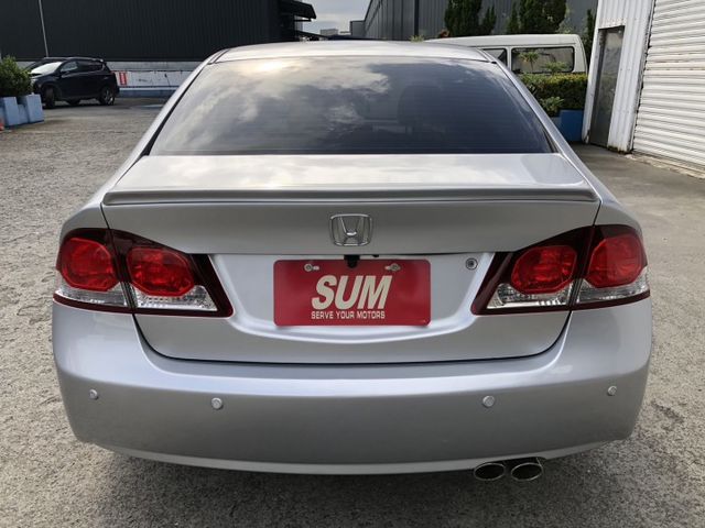 里程保證  安卓影音系統 有恆溫   HID頭燈 電動天窗 里程電腦   換檔快撥鍵 方向盤快控鍵 認證車 可貸款  第5張相片