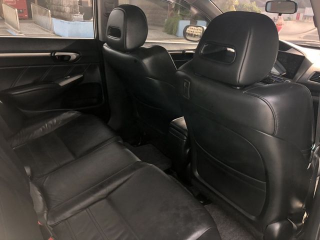 里程保證  安卓影音系統 有恆溫   HID頭燈 電動天窗 里程電腦   換檔快撥鍵 方向盤快控鍵 認證車 可貸款  第11張相片