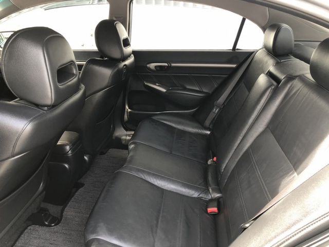 里程保證  安卓影音系統 有恆溫   HID頭燈 電動天窗 里程電腦   換檔快撥鍵 方向盤快控鍵 認證車 可貸款  第12張相片