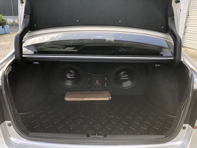 里程保證  安卓影音系統 有恆溫   HID頭燈 電動天窗 里程電腦   換檔快撥鍵 方向盤快控鍵 認證車 可貸款  第14張相片