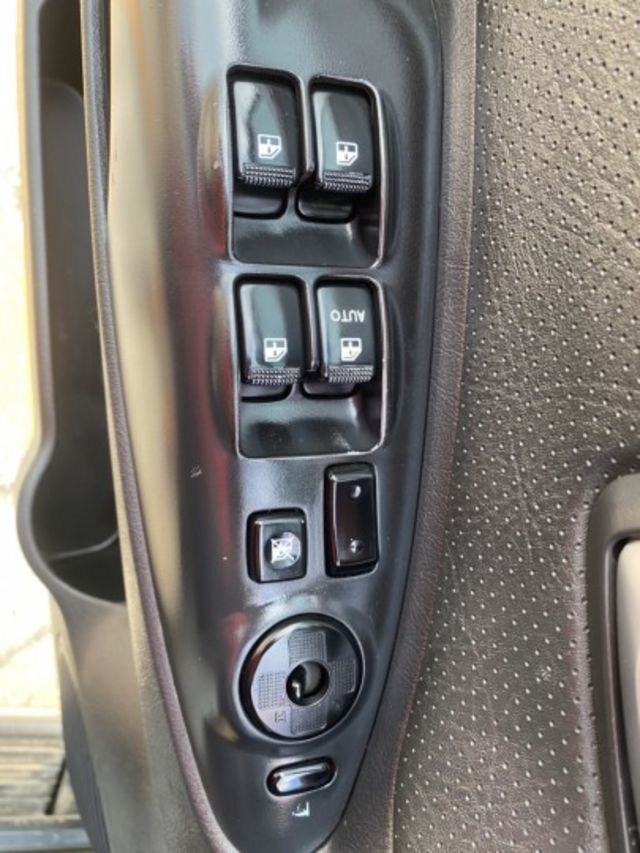 鈑件原 里程保證 柴油引擎 扭力大  省油 乘坐空間大 恆溫 多功能影音系統 資料完整 認證車 可貸款  第12張相片