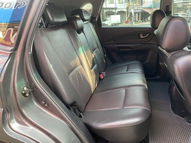 鈑件原 里程保證 柴油引擎 扭力大  省油 乘坐空間大 恆溫 多功能影音系統 資料完整 認證車 可貸款  第13張相片