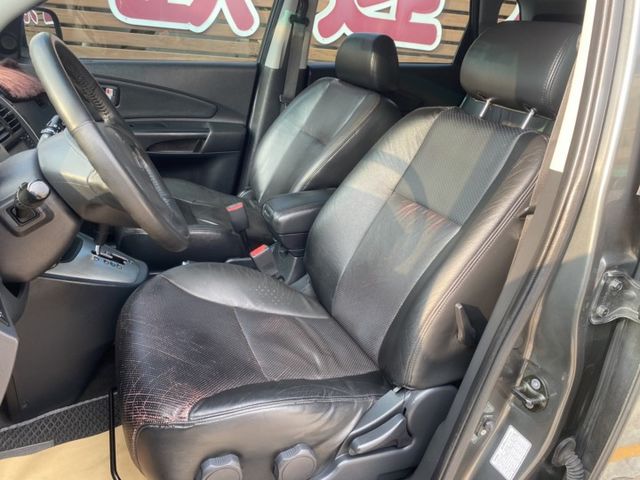 鈑件原 里程保證 柴油引擎 扭力大  省油 乘坐空間大 恆溫 多功能影音系統 資料完整 認證車 可貸款  第16張相片