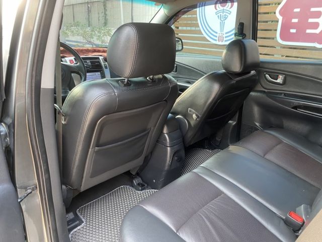 鈑件原 里程保證 柴油引擎 扭力大  省油 乘坐空間大 恆溫 多功能影音系統 資料完整 認證車 可貸款  第18張相片
