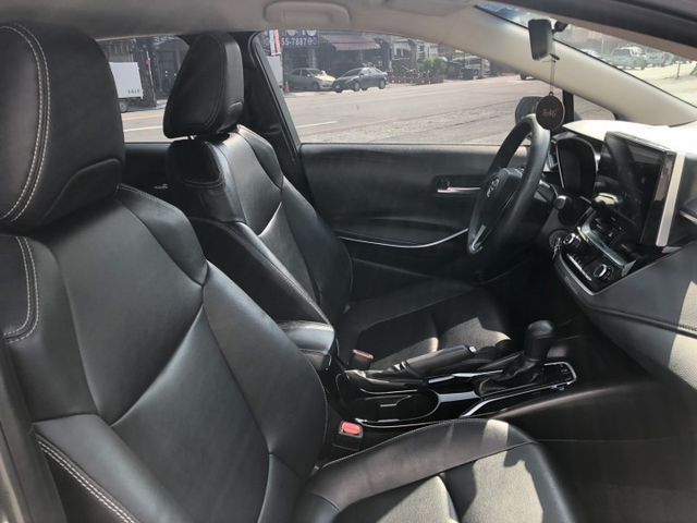 豪華版 鈑件原 里程保證  ACC跟車 方向盤快控鍵  影音系統 定速 恆溫 電動折疊後視鏡 車道偏離警示 認證車  第9張相片