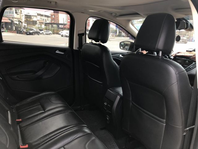 頂級四輪傳動版 原鈑件 無事故 渦輪增壓 馬力242P 扭力大駕馭感超高 里程保證 物超所值 親民價格 認證車 可貸款  第13張相片