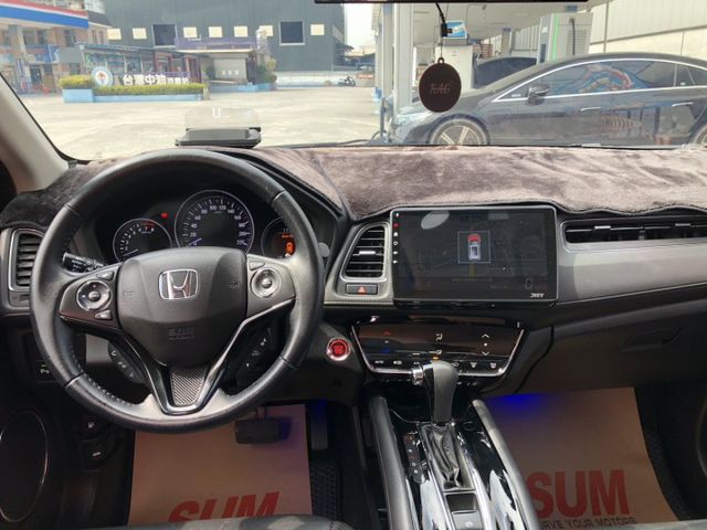 S版 一手車 鈑件原 里程保證 配備資料皆齊全 車況優 方向盤快控鍵 換檔撥片  恆溫空調 藍牙通訊 衛星導航  認證車  第10張相片