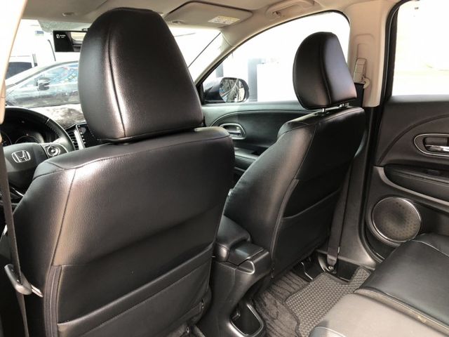 S版 一手車 鈑件原 里程保證 配備資料皆齊全 車況優 方向盤快控鍵 換檔撥片  恆溫空調 藍牙通訊 衛星導航  認證車  第12張相片